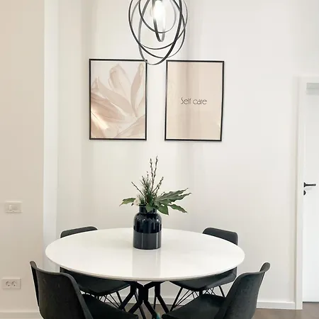 Ultracentral Luxury Nest Apartment